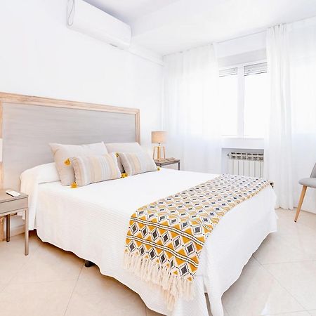 Bhost - Paseo De La Malagueta Apartment Malaga Bagian luar foto