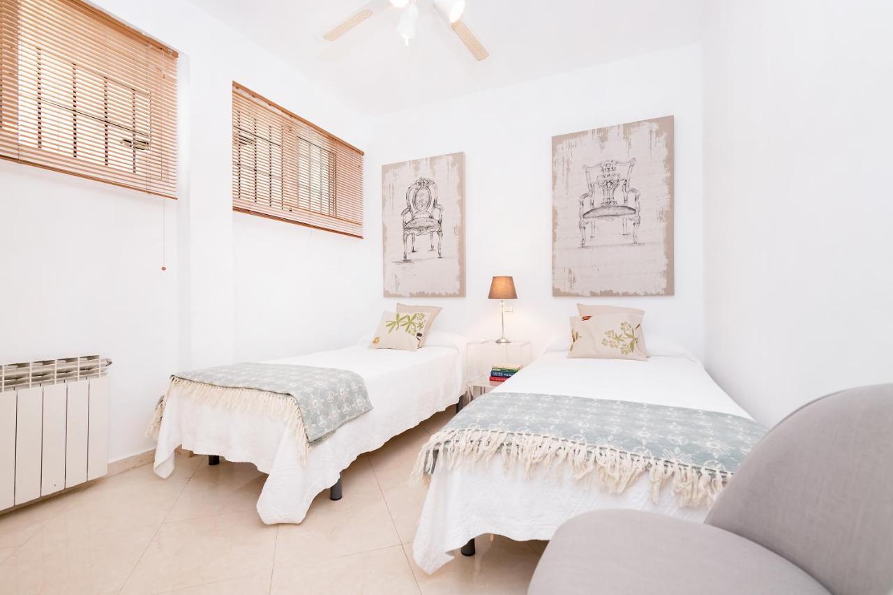 Bhost - Paseo De La Malagueta Apartment Malaga Bagian luar foto